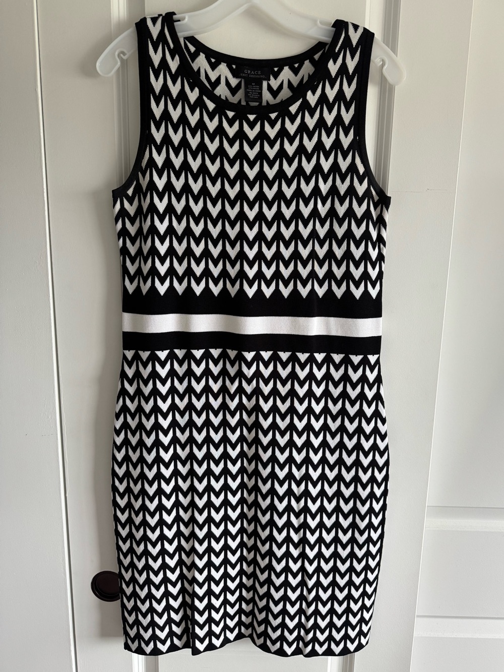 Grace Black and White Sleeveless knit chevron geometric Dress